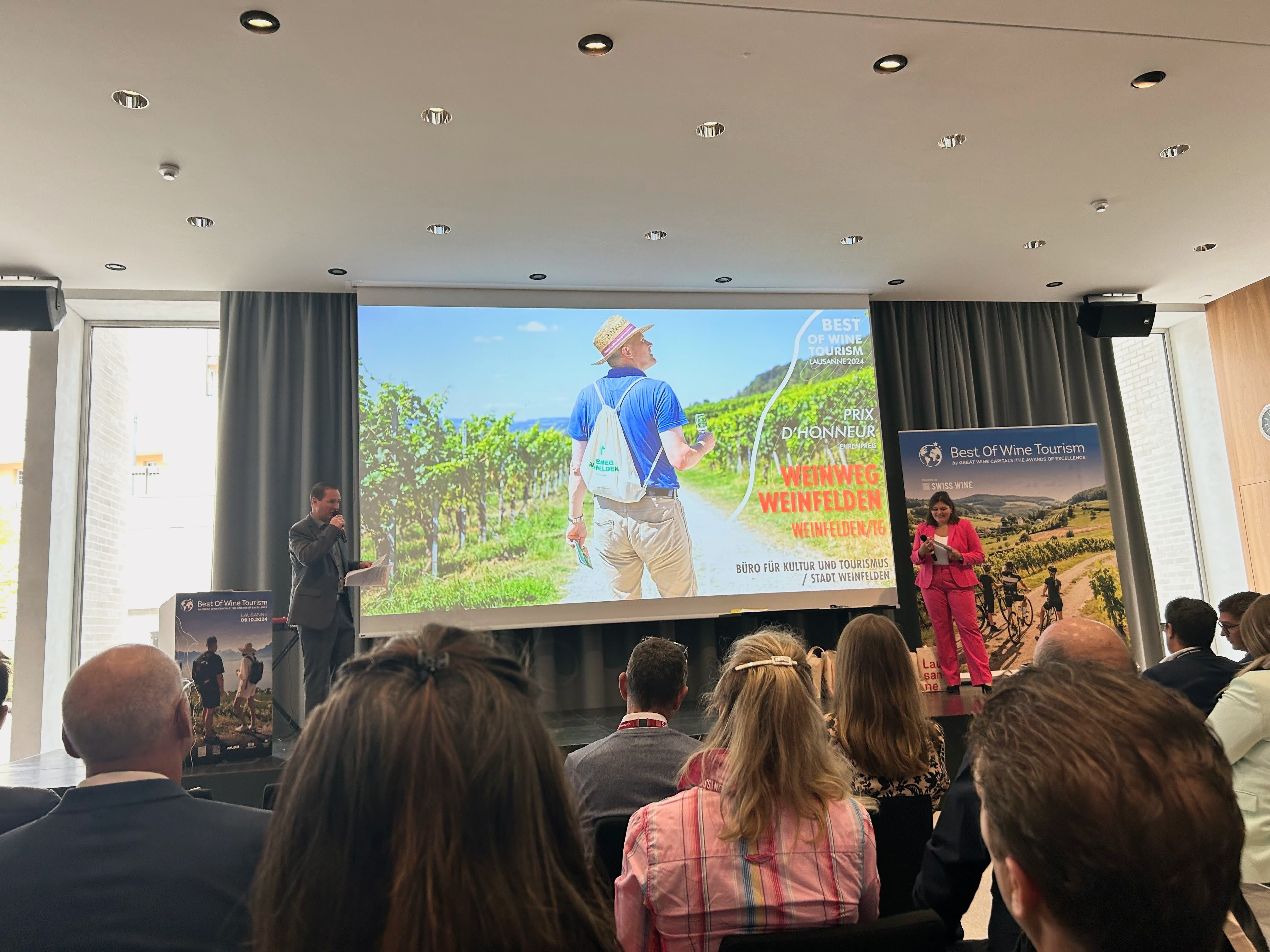 Preisverleihung «Best Of Wine Tourism» in Lausanne. (Bild: Stadt Weinfelden)