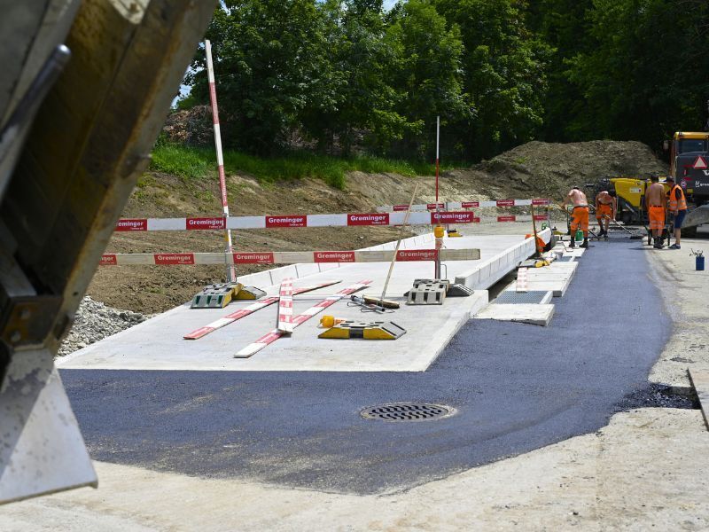 Wird gerade fertiggestellt: Die neue Fahrzeugwaage vor dem Kompostierplatz in Weinfelden. (Bild: Stadt Weinfelden)