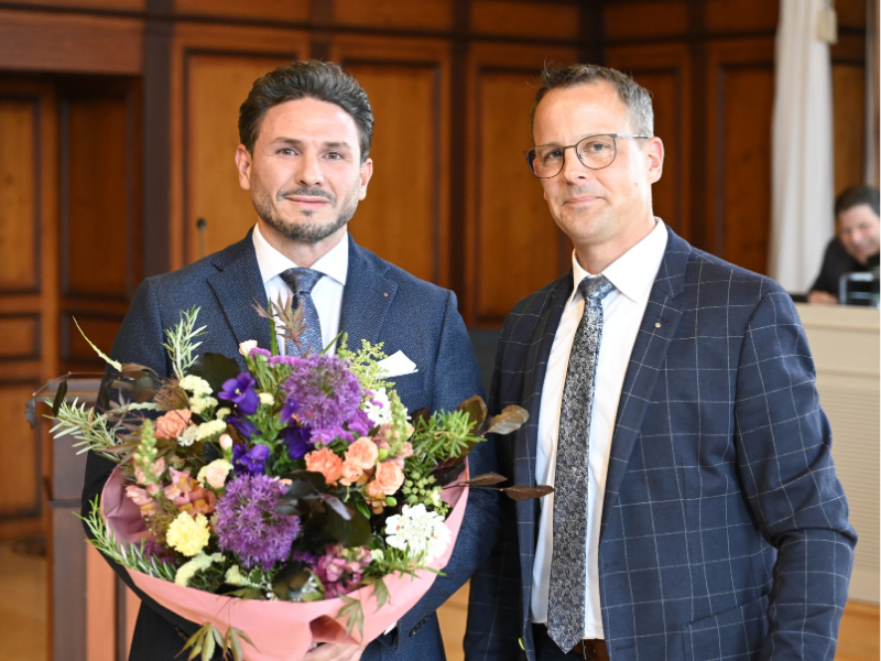 Neu höchster Weinfelder: Manuel Sturzenegger (SVP) übernimmt das Amt von Markus Schönholzer (FDP). (Bild: Stadt Weinfelden)
